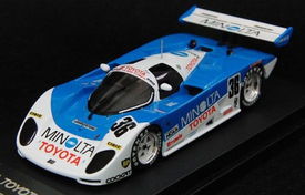 童心未泯，駕馭夢想 六一兒童節，大男孩與四輛小車汽車的故事